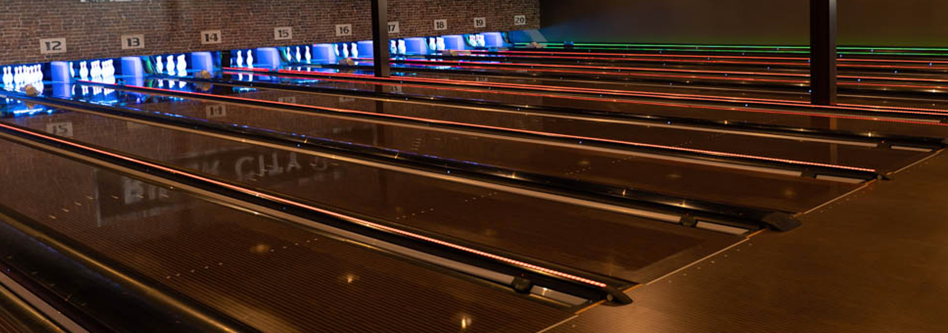 Bowling-QubicaAMF-CenterPunch Deck Lighting-Brochures-banner.jpg