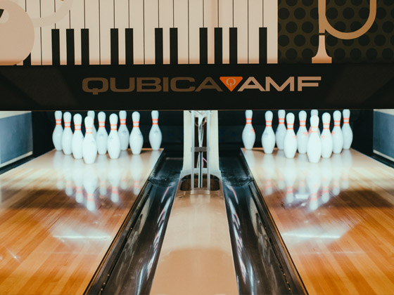 QubicaAMF-bowling-CENTERPUNCH-built-Dedicated-White-Light-LEDs-3.jpg