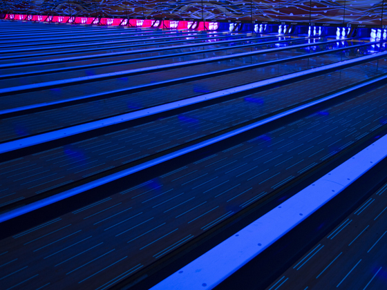 QubicaAMF-bowling-CENTERPUNCH-Intelligence-Light-shows-by-lane.jpg