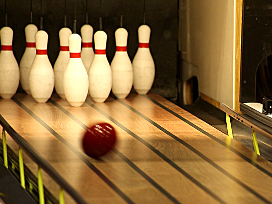 Bowling-QubicaAMF-mini-bowling-highway66-maintenance.jpg