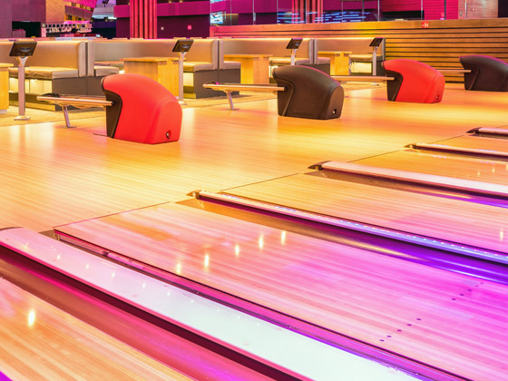 Bowling-QubicaAMF-lanes-spl-Select-Brush-Finish-Surface.jpg