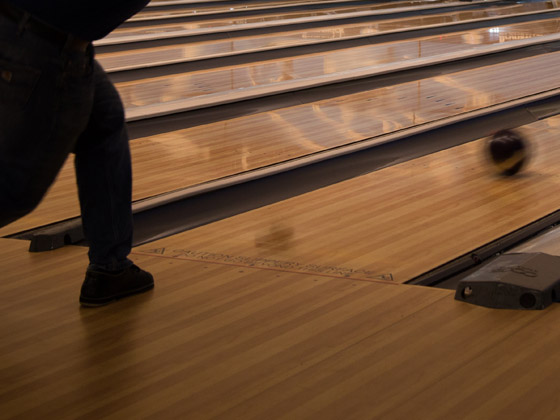 Bowling-QubicaAMF-lanes-spl-Select-Rich-Wood-Appearance.jpg