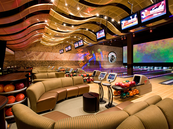 QUBICAAMF-bowling-boutique-IPIC-Entertainment.jpg