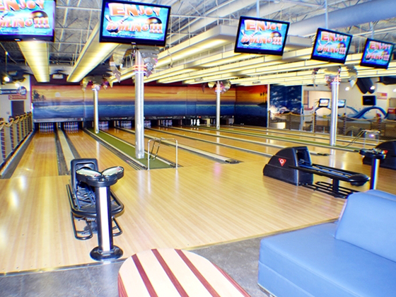 QUBICAAMF-bowling-Family-Entertainment-Center-Provo-Beach-Resort.jpg