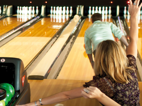 Bowling-Qubicaamf-pinspotter-xli-edge-easier-for-your-customers.jpg